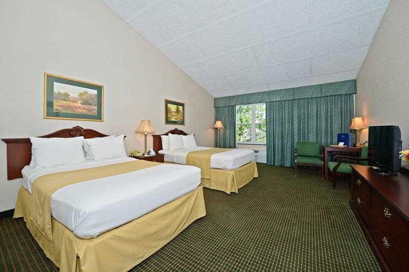 Clarion Inn Falls Church-Arlington Exterior photo