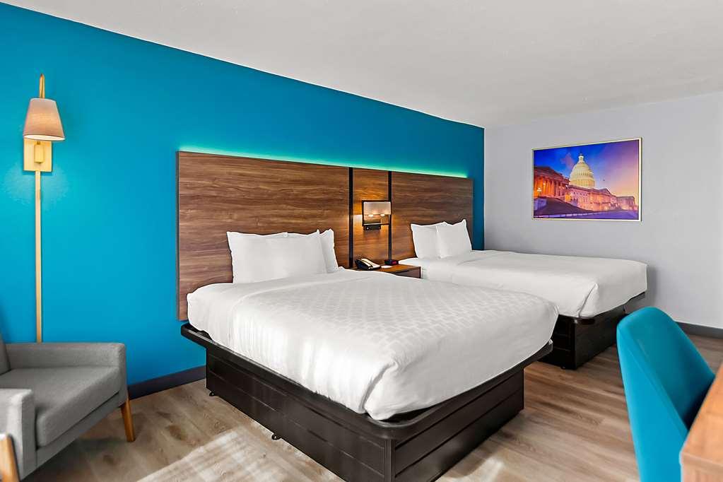 Clarion Inn Falls Church-Arlington Room photo