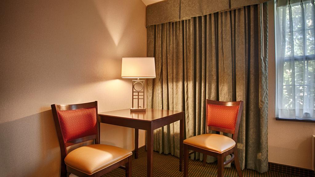 Clarion Inn Falls Church-Arlington Exterior photo