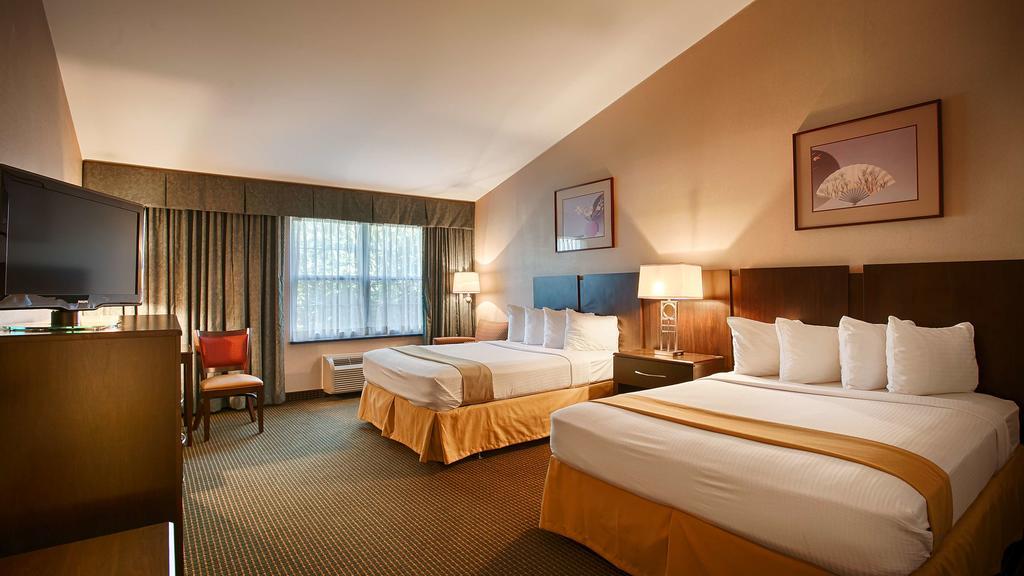Clarion Inn Falls Church-Arlington Exterior photo