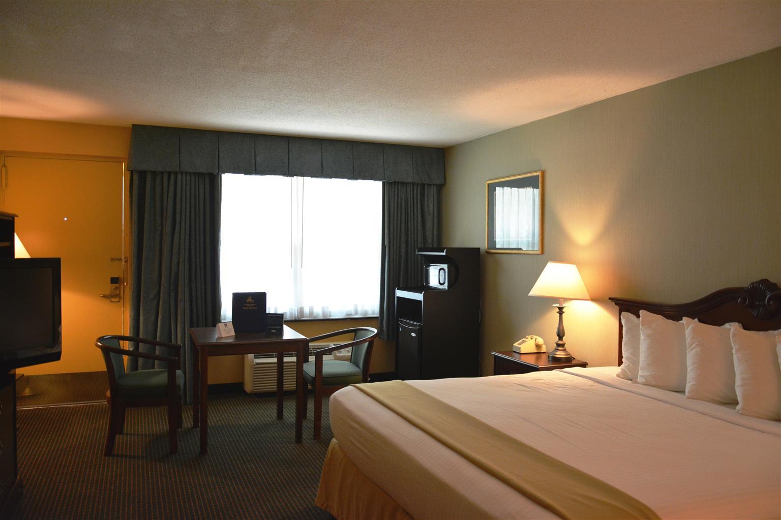 Clarion Inn Falls Church-Arlington Exterior photo