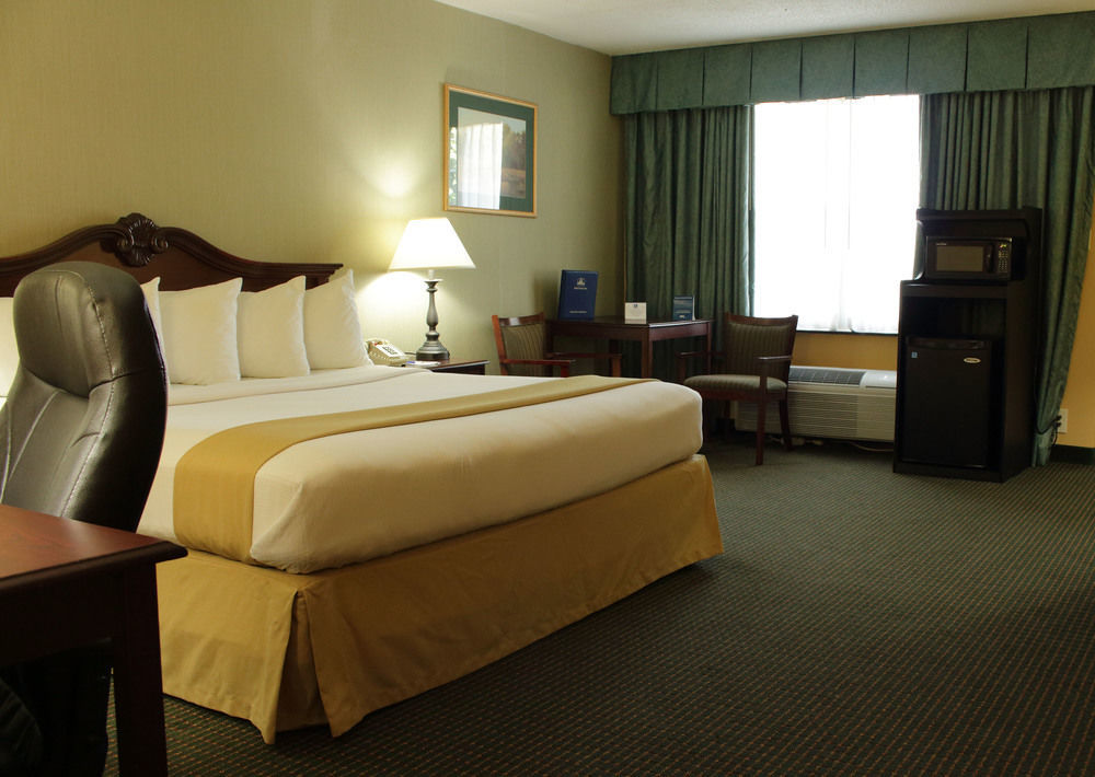 Clarion Inn Falls Church-Arlington Exterior photo