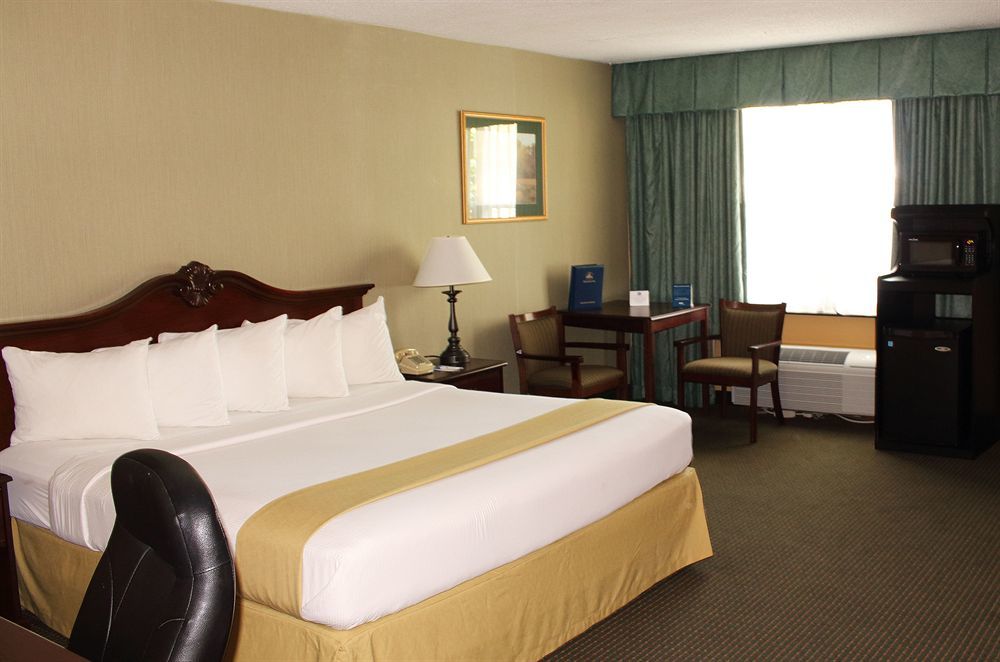 Clarion Inn Falls Church-Arlington Exterior photo