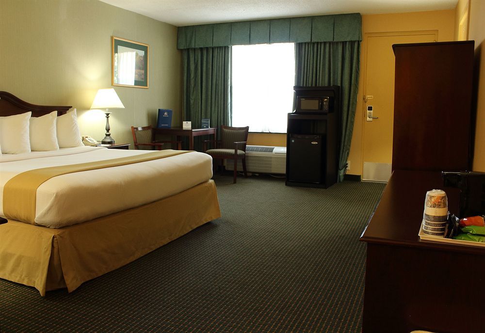 Clarion Inn Falls Church-Arlington Exterior photo