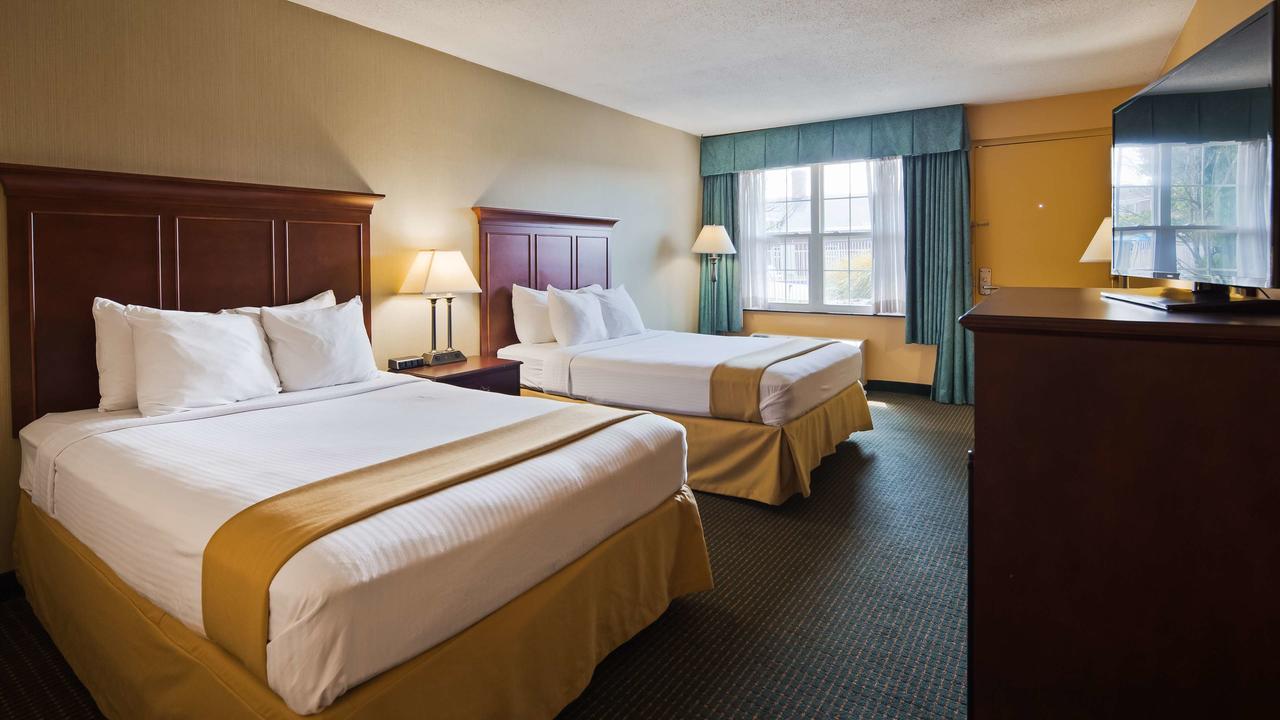 Clarion Inn Falls Church-Arlington Exterior photo