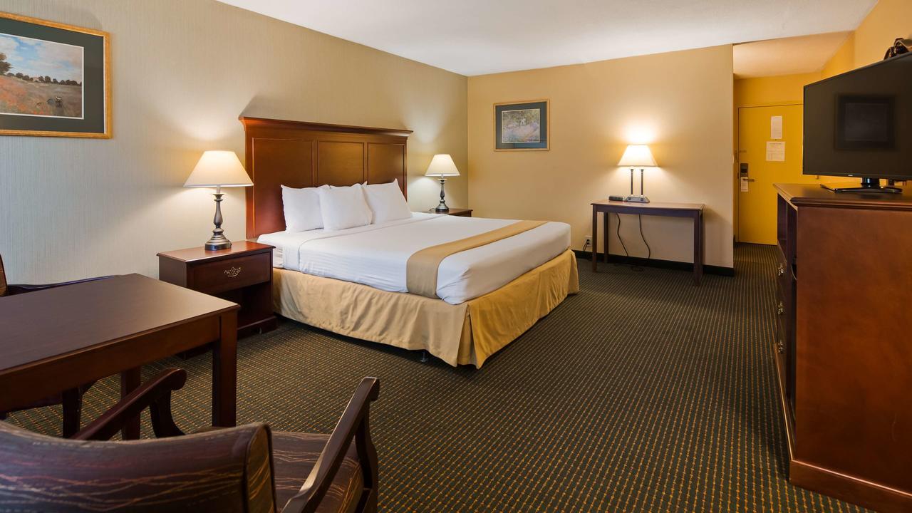 Clarion Inn Falls Church-Arlington Exterior photo