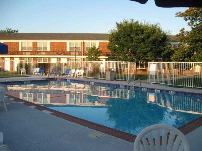Clarion Inn Falls Church-Arlington Exterior photo