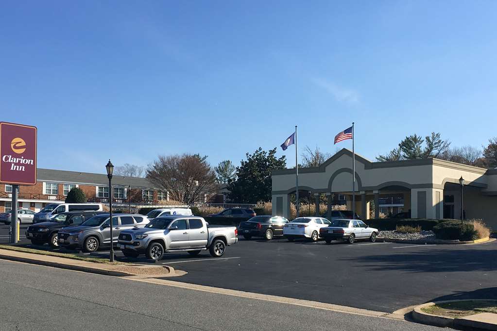 Clarion Inn Falls Church-Arlington Exterior photo