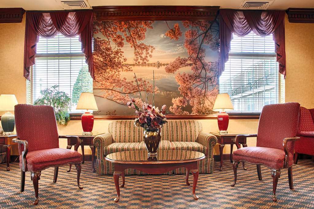 Clarion Inn Falls Church-Arlington Interior photo